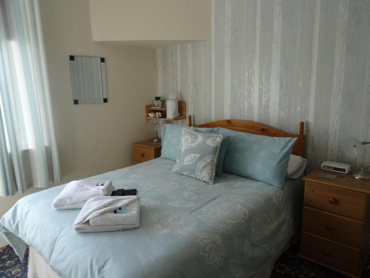 Guest house Rolling Waves